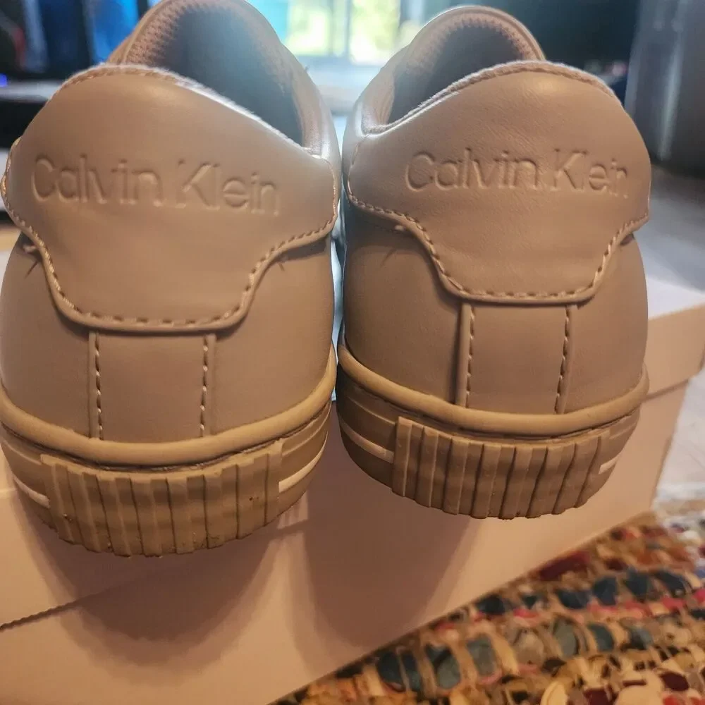 Calvin Klein Women's Clairen Light Gray Sneaker Size 7M